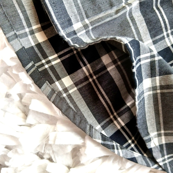 OLD NAVY LARGE GRAY PLAID REGULAR FIT WITH BUILT-IN-FLEX - Picture 6 of 7